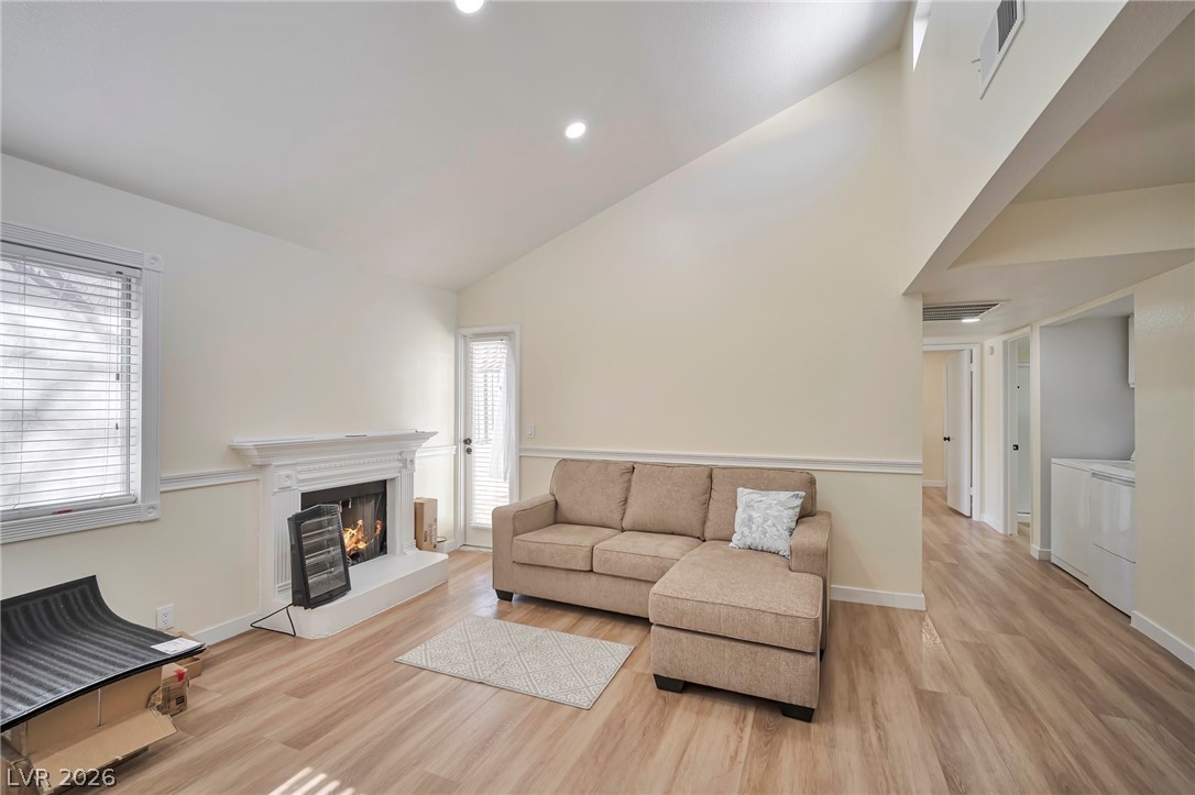 1701 E Katie Avenue 8