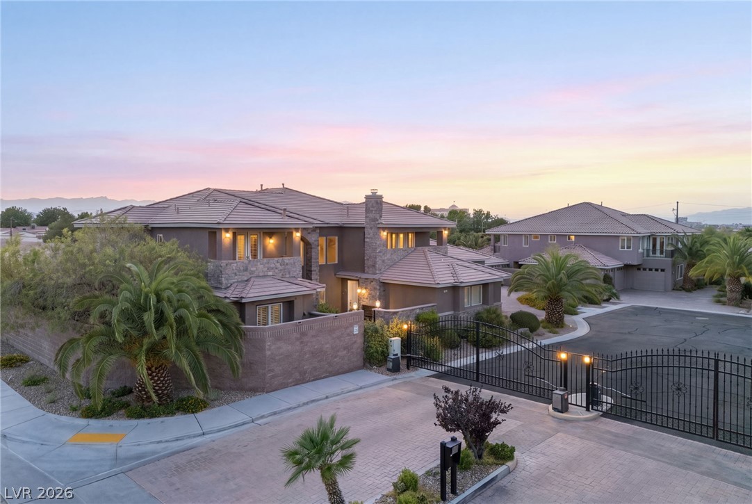 208 E Levi Avenue