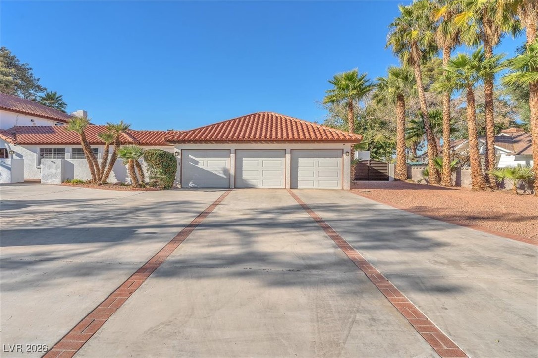 2868 Vista Del Sol Avenue