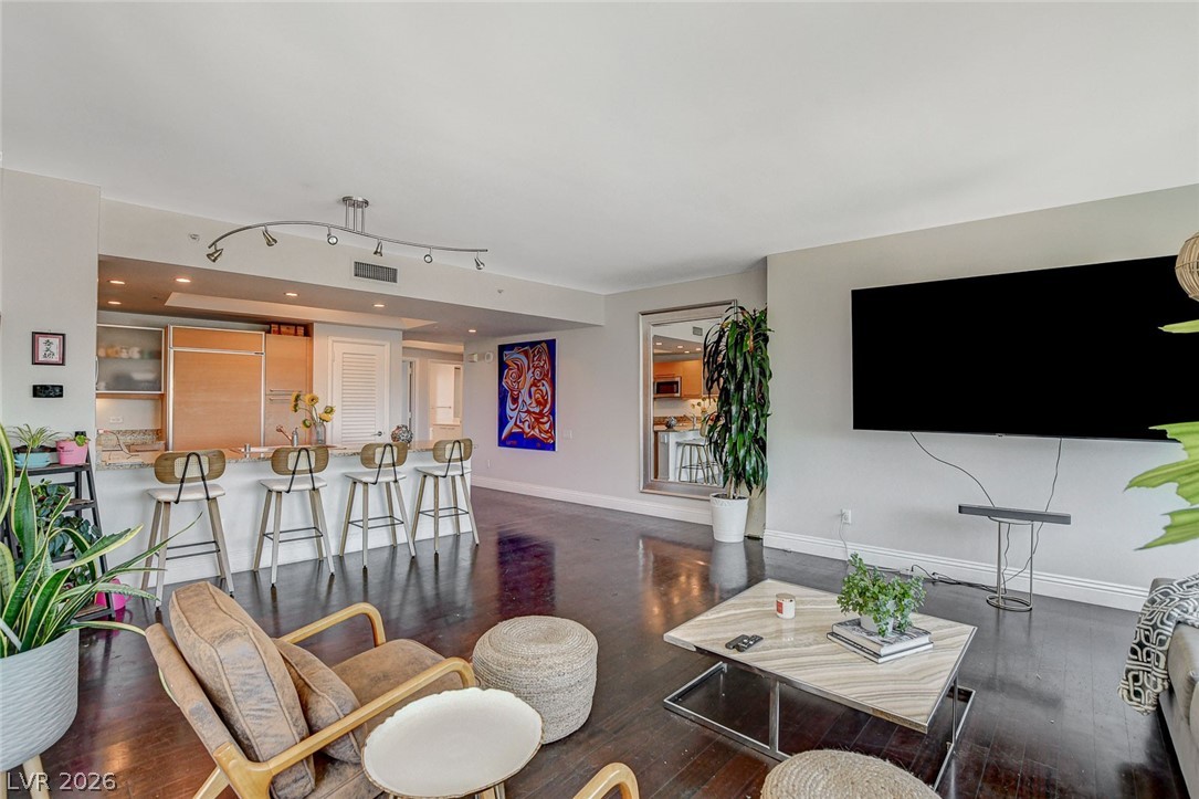 322 Karen Avenue 601