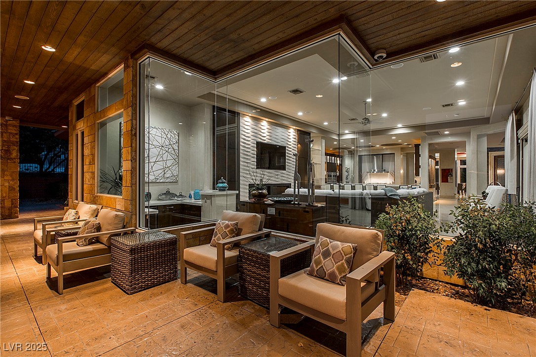 15 Golden Sunray Lane