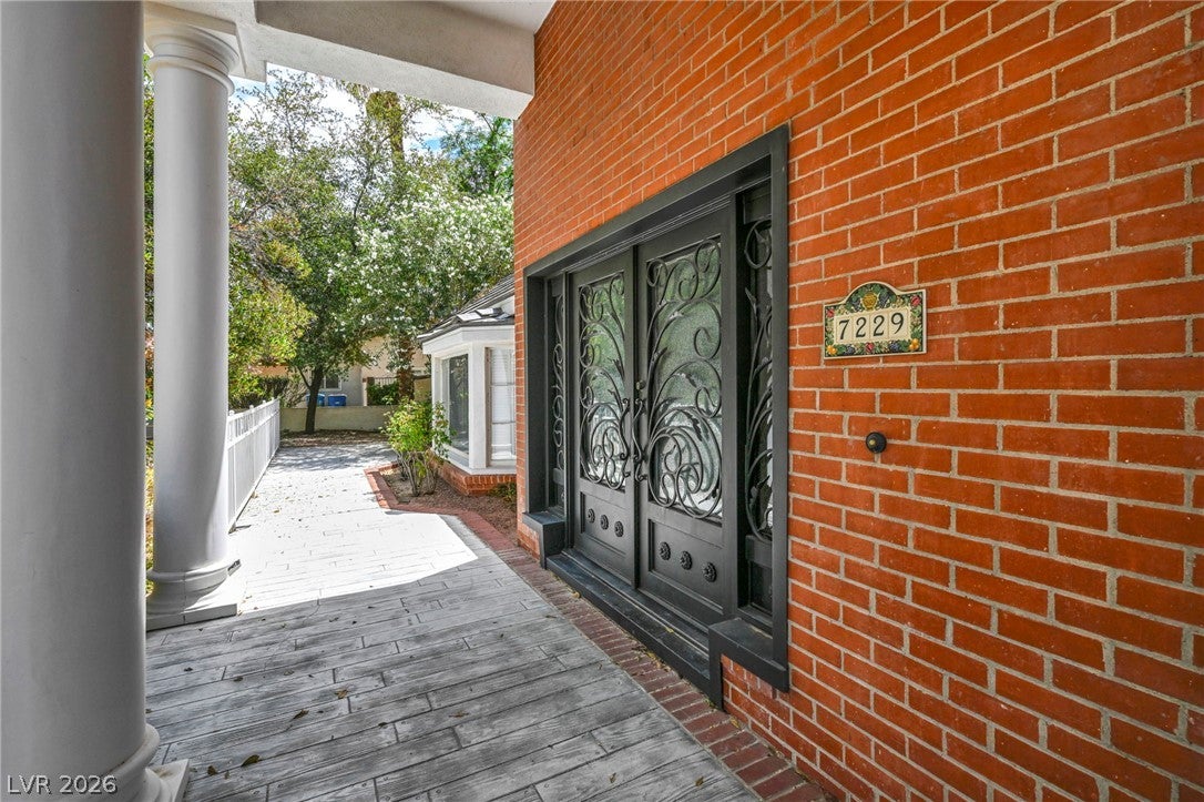 7229 Mira Vista Street