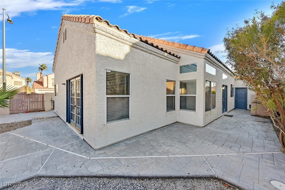 Las Vegas, Nevada 89108, United States, 2 Bedrooms Bedrooms, ,2 BathroomsBathrooms,Residential,Pending,3921