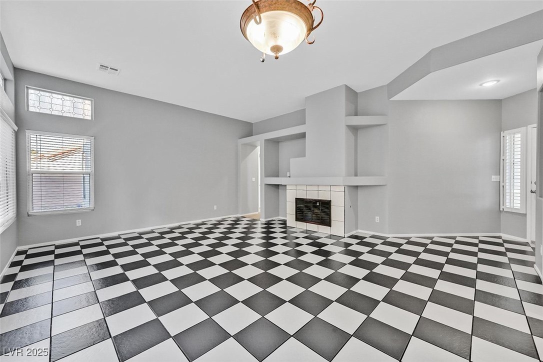 Las Vegas, Nevada 89108, United States, 2 Bedrooms Bedrooms, ,2 BathroomsBathrooms,Residential,Pending,3921