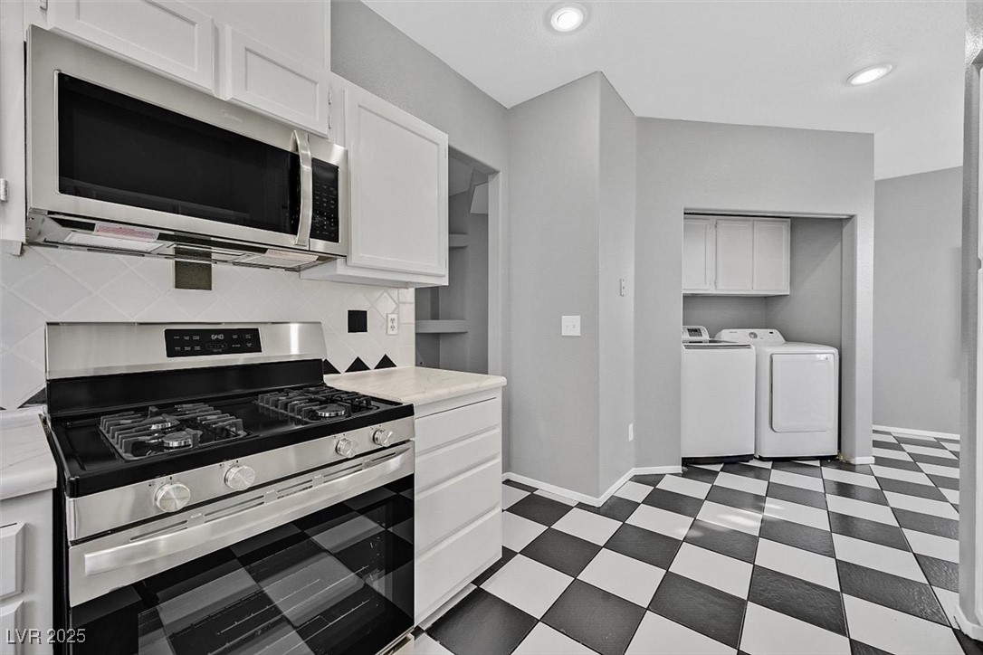 Las Vegas, Nevada 89108, United States, 2 Bedrooms Bedrooms, ,2 BathroomsBathrooms,Residential,Pending,3921