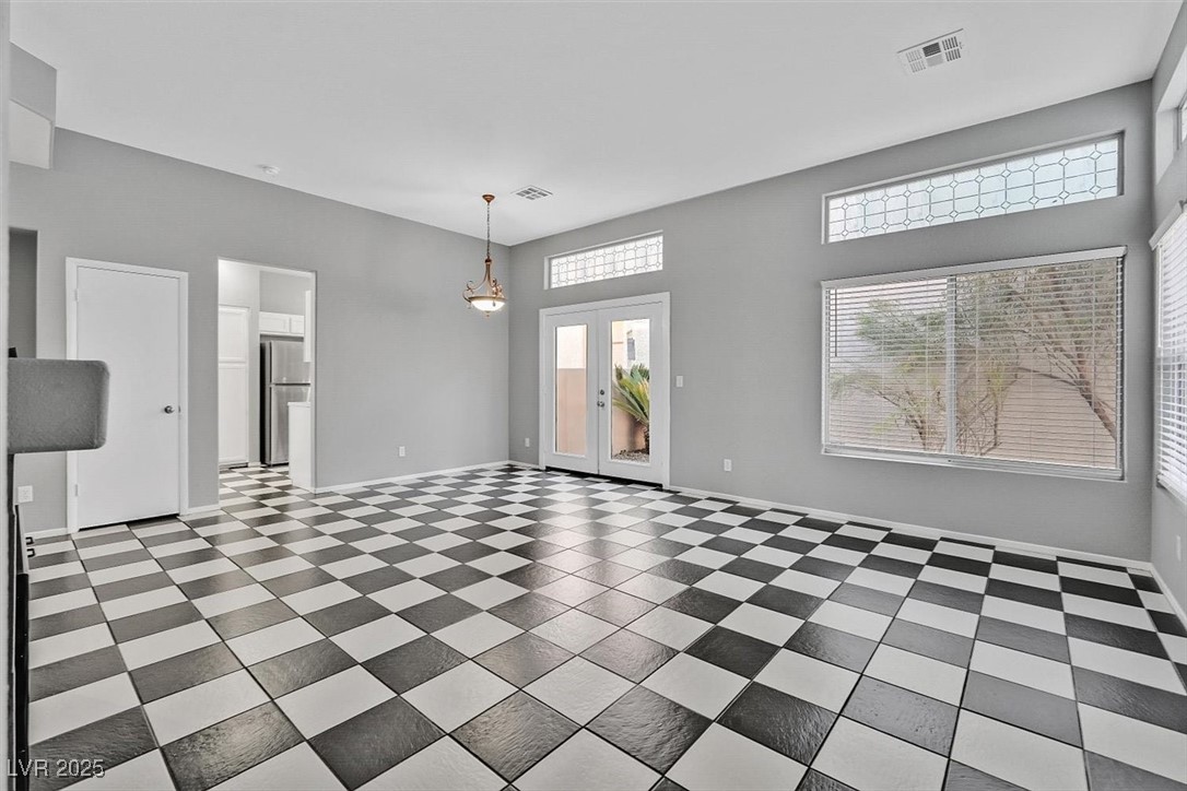 Las Vegas, Nevada 89108, United States, 2 Bedrooms Bedrooms, ,2 BathroomsBathrooms,Residential,Pending,3921