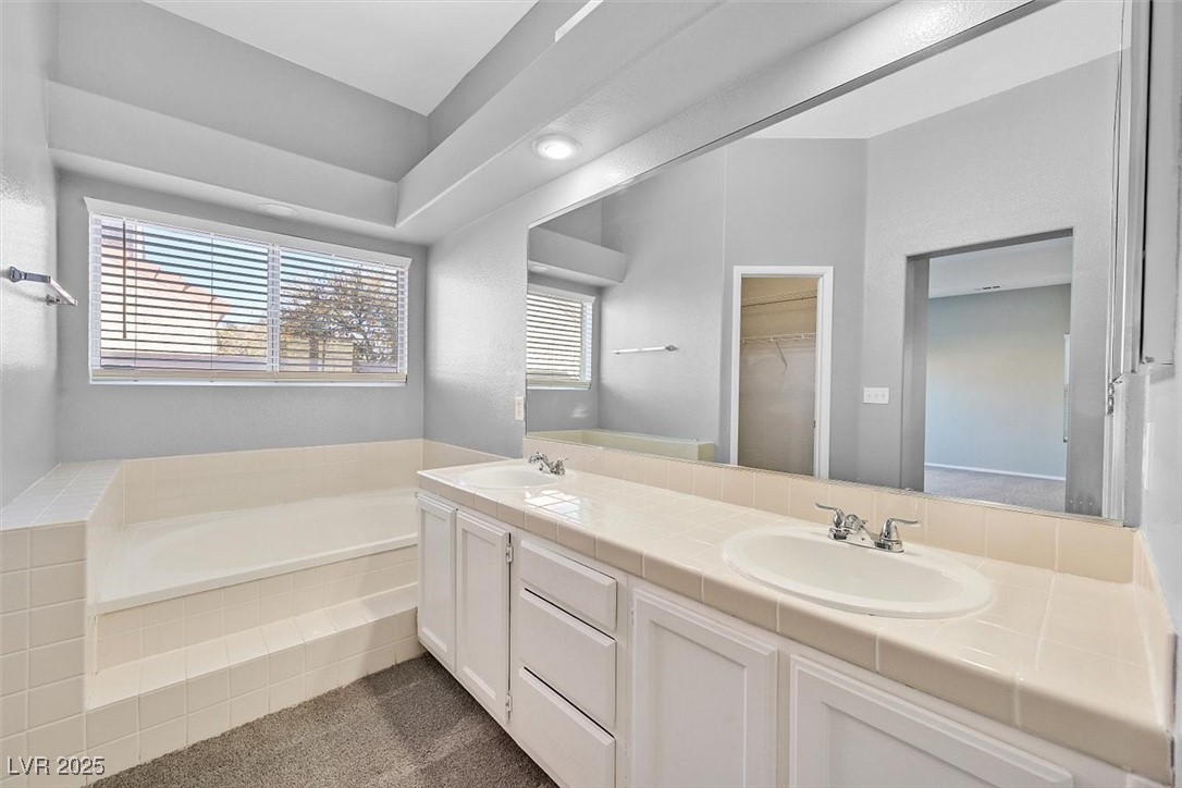 Las Vegas, Nevada 89108, United States, 2 Bedrooms Bedrooms, ,2 BathroomsBathrooms,Residential,Pending,3921