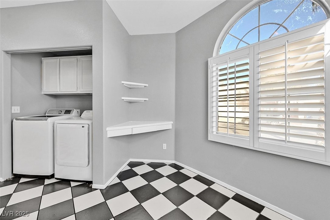 Las Vegas, Nevada 89108, United States, 2 Bedrooms Bedrooms, ,2 BathroomsBathrooms,Residential,Pending,3921