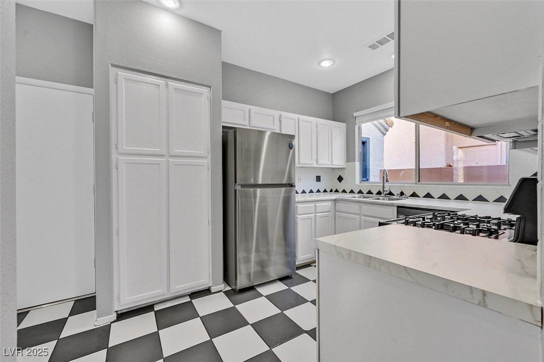 Las Vegas, Nevada 89108, United States, 2 Bedrooms Bedrooms, ,2 BathroomsBathrooms,Residential,Pending,3921