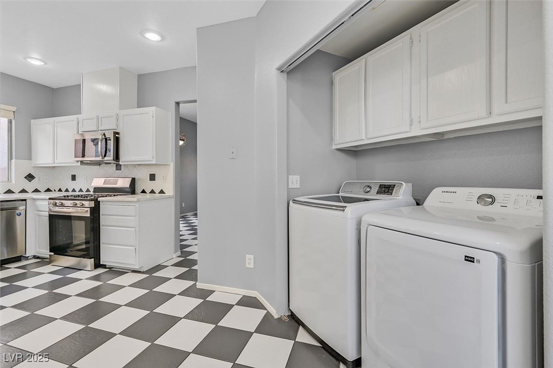 Las Vegas, Nevada 89108, United States, 2 Bedrooms Bedrooms, ,2 BathroomsBathrooms,Residential,Pending,3921