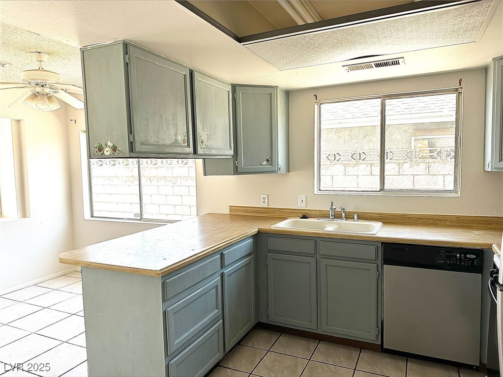 Henderson, Nevada 89011, United States, 3 Bedrooms Bedrooms, ,2 BathroomsBathrooms,Residential,Active,122896