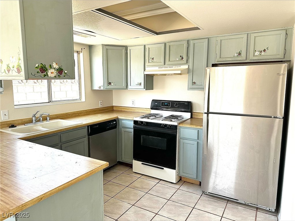 Henderson, Nevada 89011, United States, 3 Bedrooms Bedrooms, ,2 BathroomsBathrooms,Residential,Active,122896