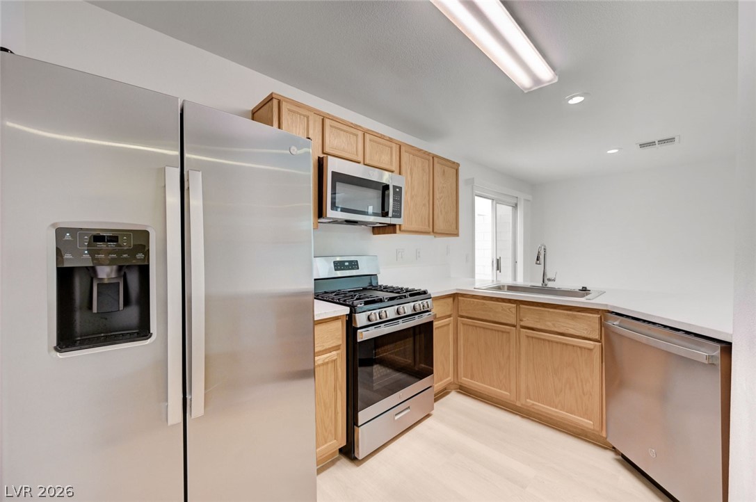 10059 Crisp Clover Street