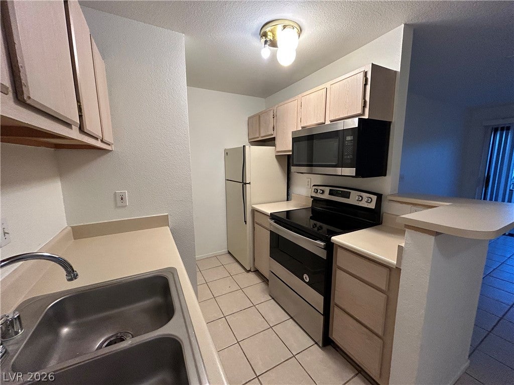 5111 Lindell Road 103
