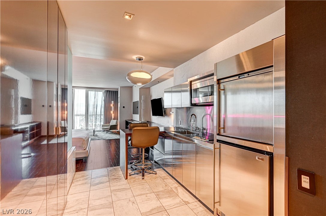 4381 W Flamingo Road 53307