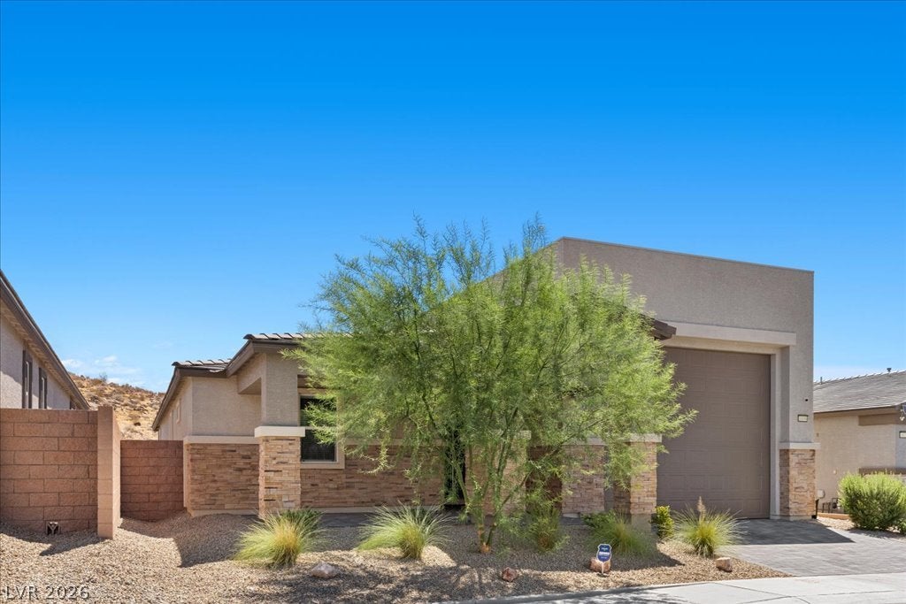 10006 Joshua Foothills Street