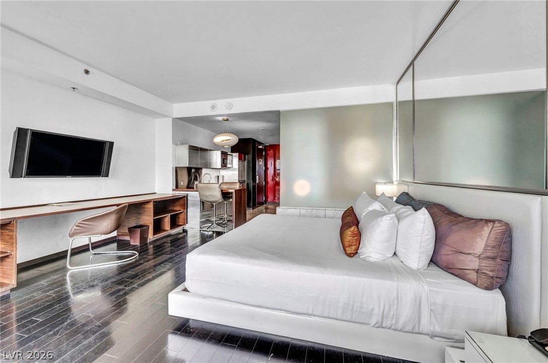 4381 W Flamingo Road 1007
