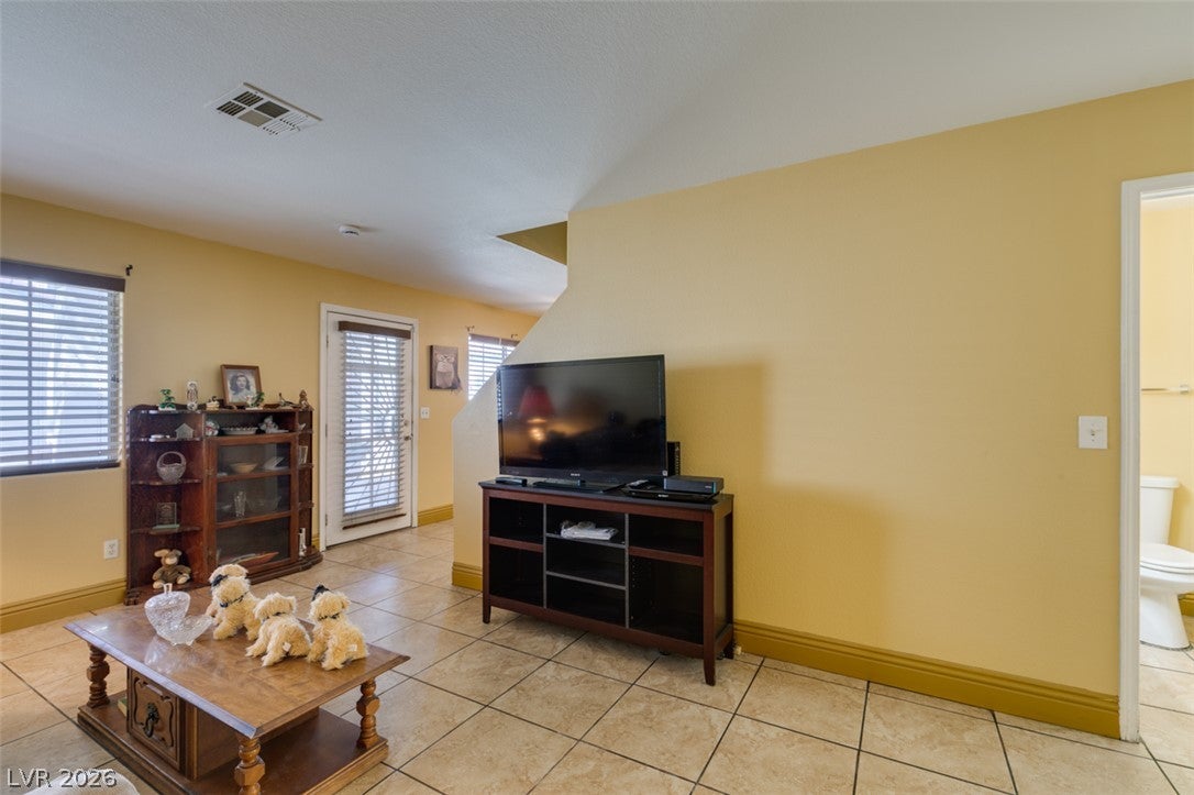 5330 E Charleston Boulevard 31