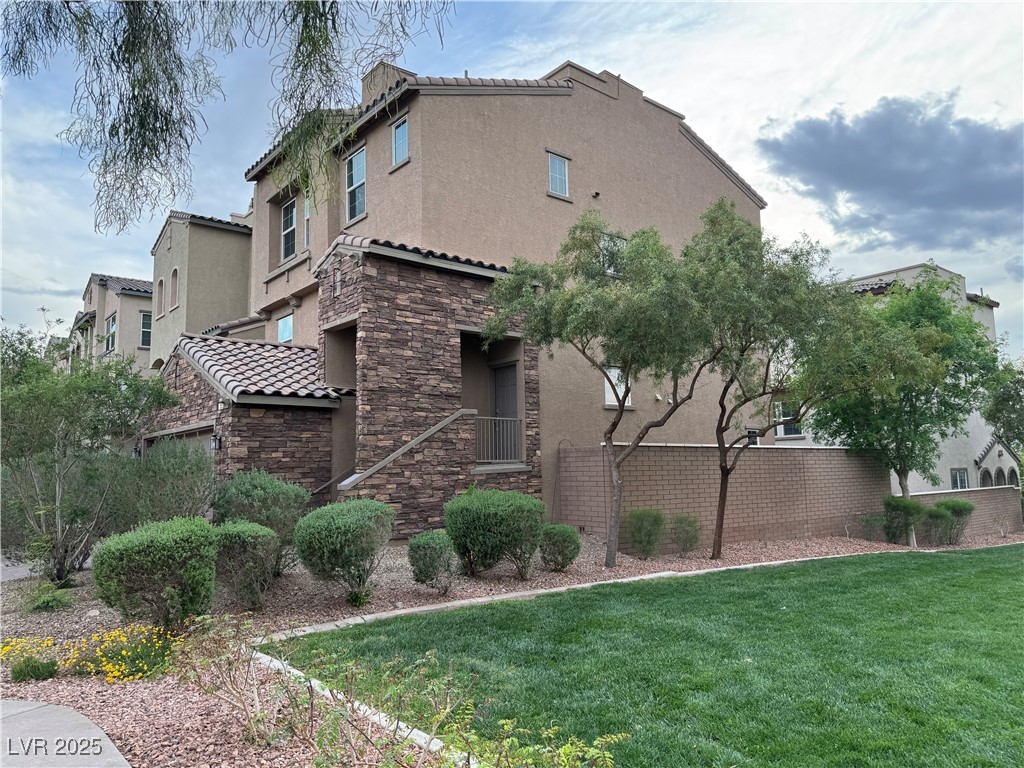 355 Gracious Way, Henderson, Nevada image 2