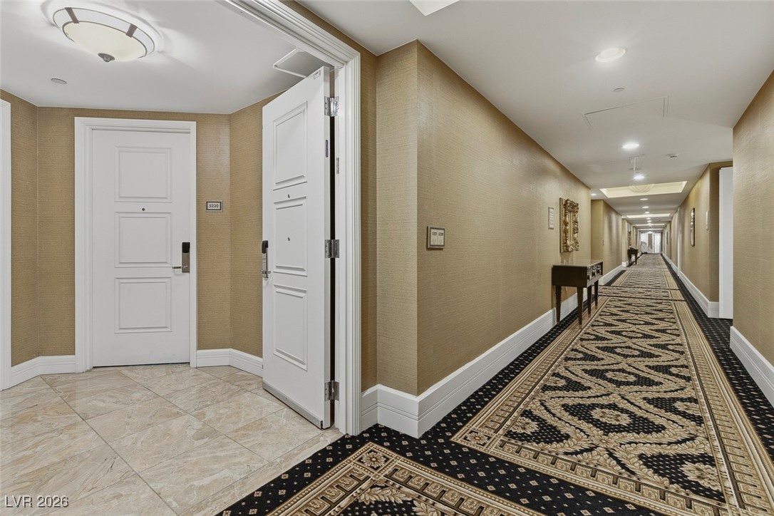 2000 N Fashion Show Drive 5220