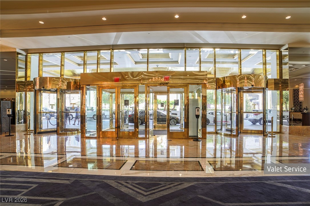 2000 N Fashion Show Drive 5220