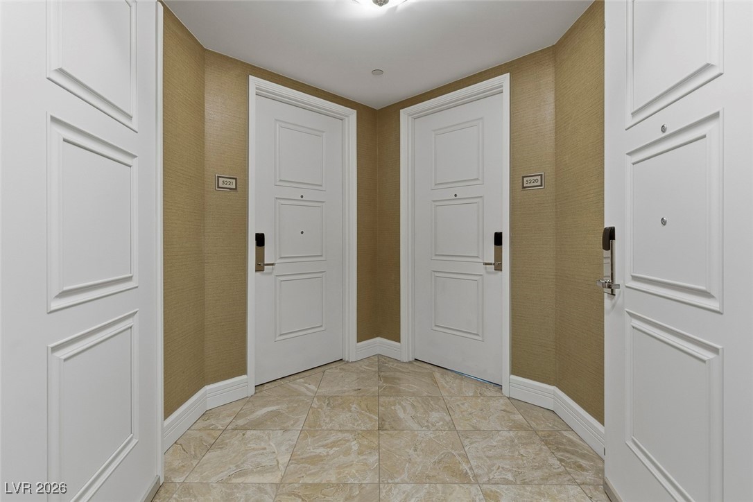 2000 N Fashion Show Drive 5220