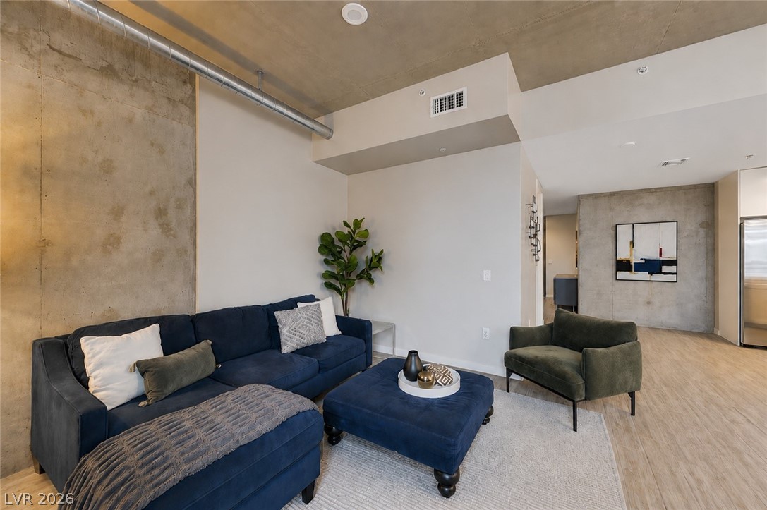 353 E Bonneville Avenue 581