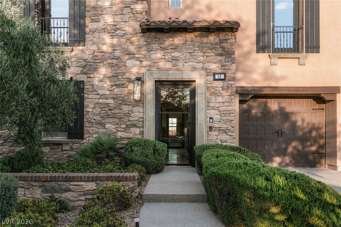 Properties 4 12 Menaggio Court