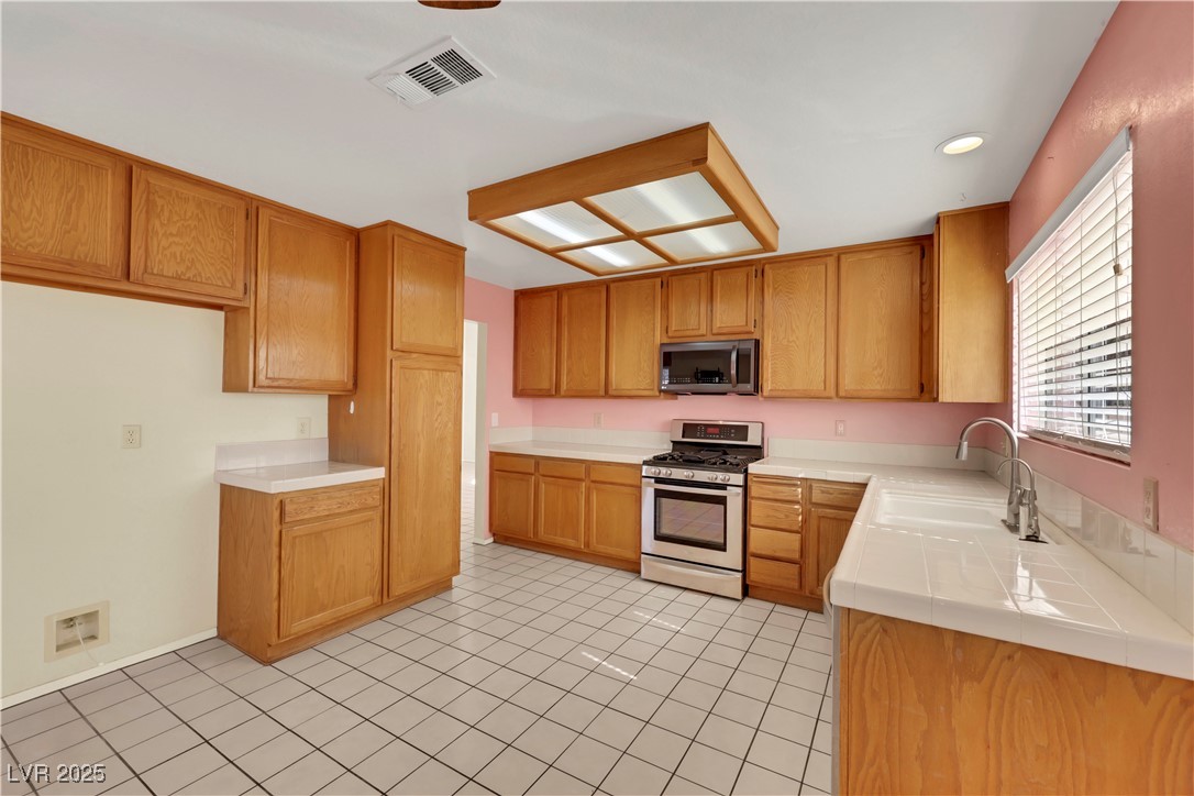 Las Vegas, Nevada 89123, United States, 3 Bedrooms Bedrooms, ,2 BathroomsBathrooms,Residential,Active,76482