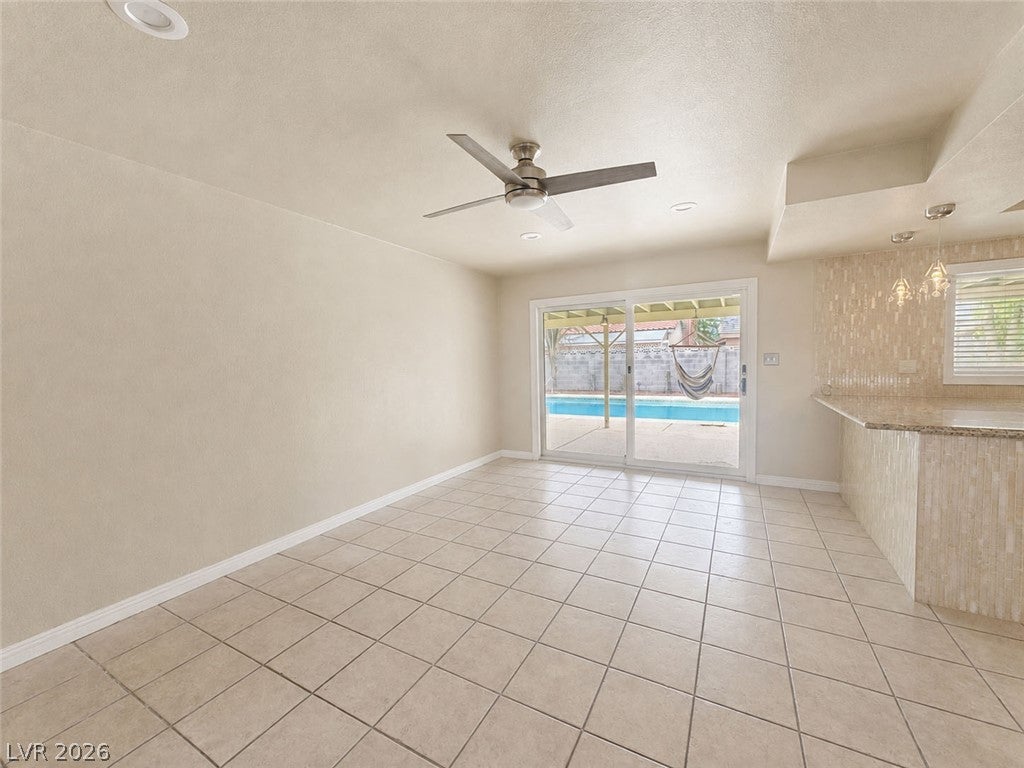 1827 NAVARRE Lane