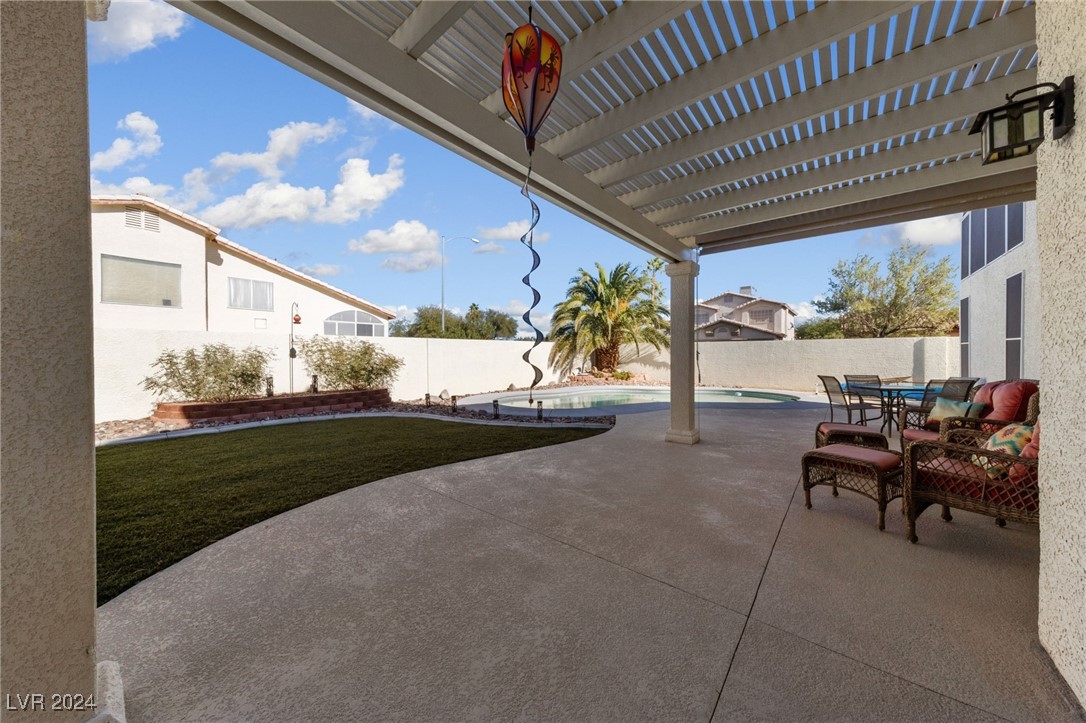 936 Clubview Drive, Henderson, Nevada image 2