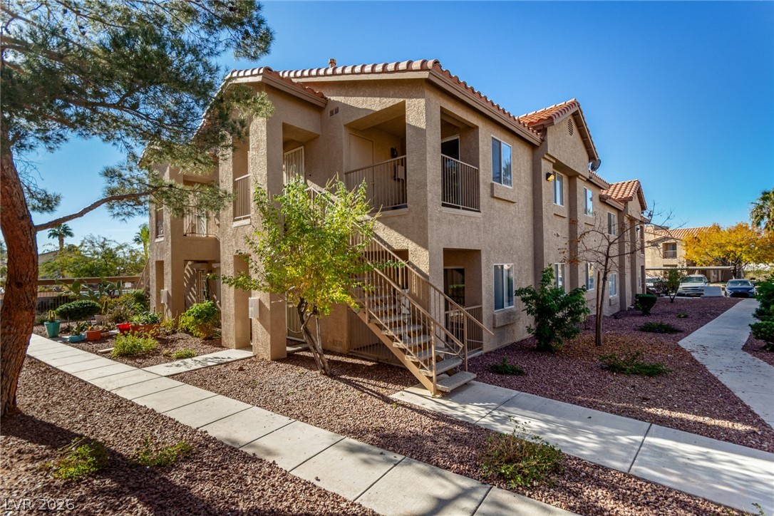 2110 Los Feliz Street 2015