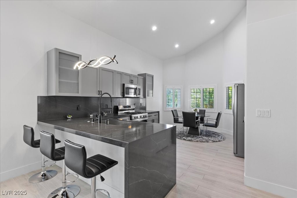 Las Vegas, Nevada 89138, United States, 3 Bedrooms Bedrooms, ,3 BathroomsBathrooms,Residential,Pending,202112