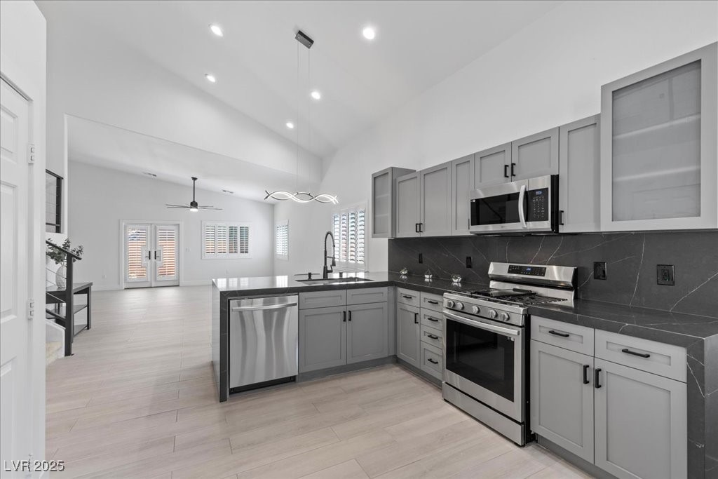 Las Vegas, Nevada 89138, United States, 3 Bedrooms Bedrooms, ,3 BathroomsBathrooms,Residential,Pending,202112