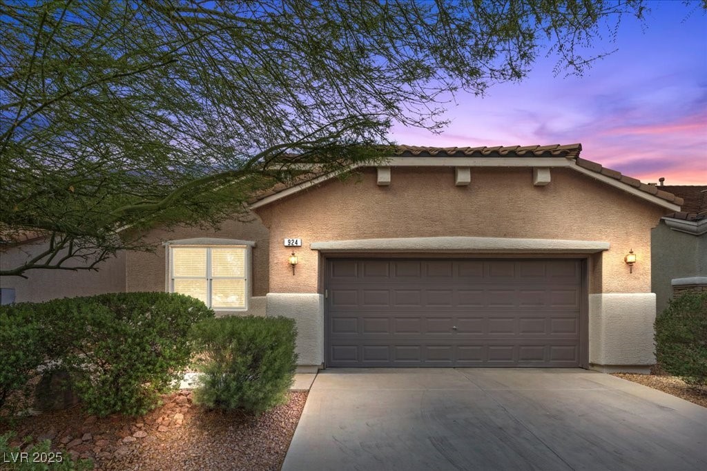 924 Crescent Falls Street
