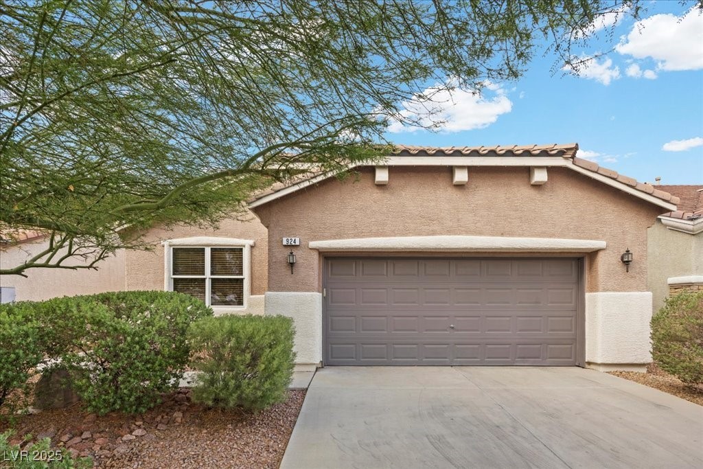 924 Crescent Falls Street