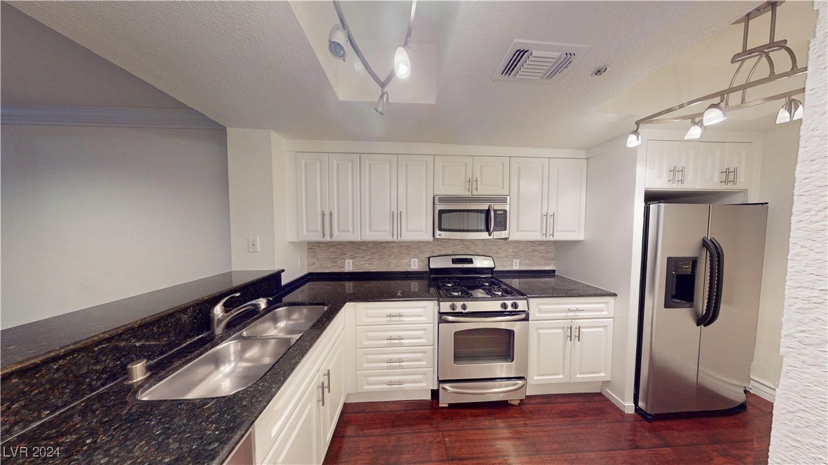 Las Vegas, Nevada 89169, United States, 2 Bedrooms Bedrooms, ,2 BathroomsBathrooms,Residential,Active,28595
