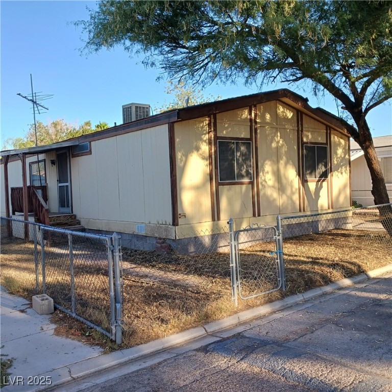 1879 Quintearo Street