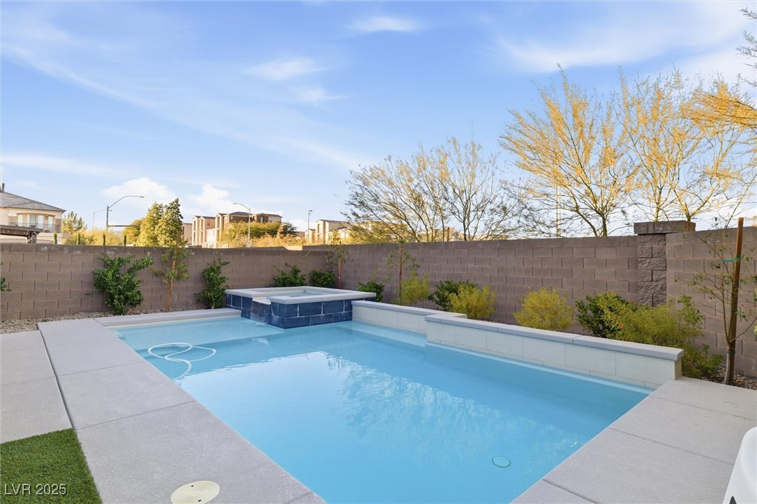 Las Vegas, Nevada 89113, United States, 5 Bedrooms Bedrooms, ,3 BathroomsBathrooms,Residential,Active,256400