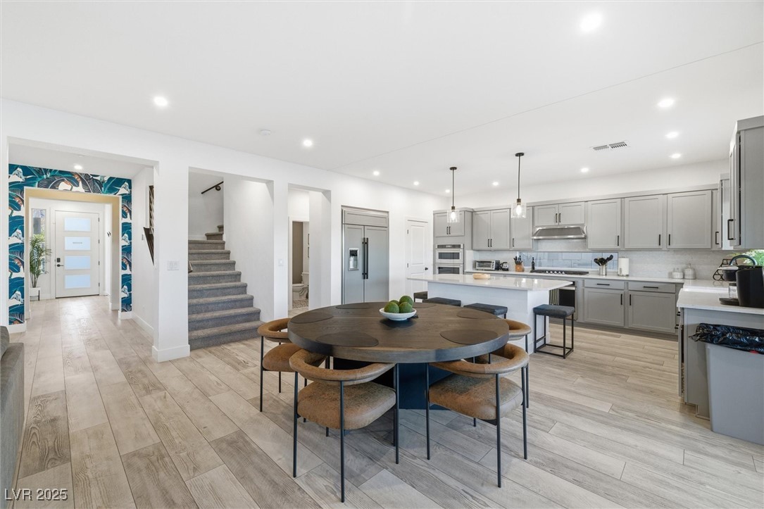 Las Vegas, Nevada 89113, United States, 5 Bedrooms Bedrooms, ,3 BathroomsBathrooms,Residential,Active,256400