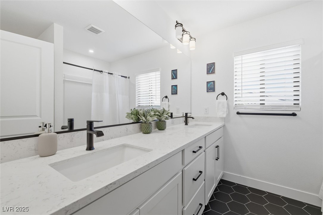 Las Vegas, Nevada 89113, United States, 5 Bedrooms Bedrooms, ,3 BathroomsBathrooms,Residential,Active,256400