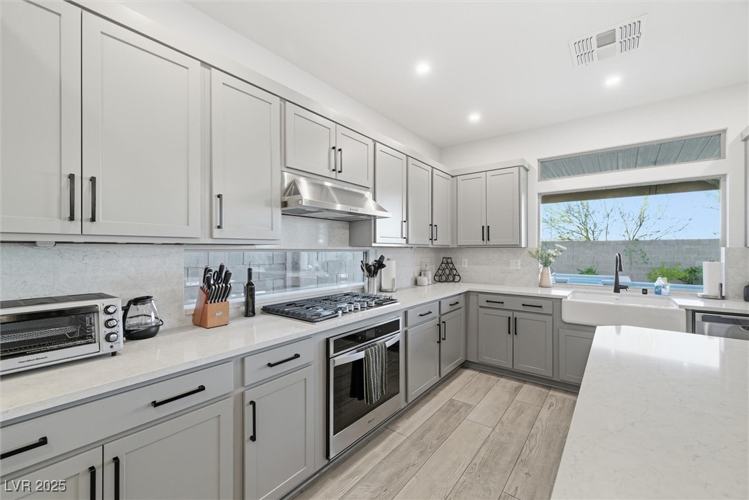 Las Vegas, Nevada 89113, United States, 5 Bedrooms Bedrooms, ,3 BathroomsBathrooms,Residential,Active,256400