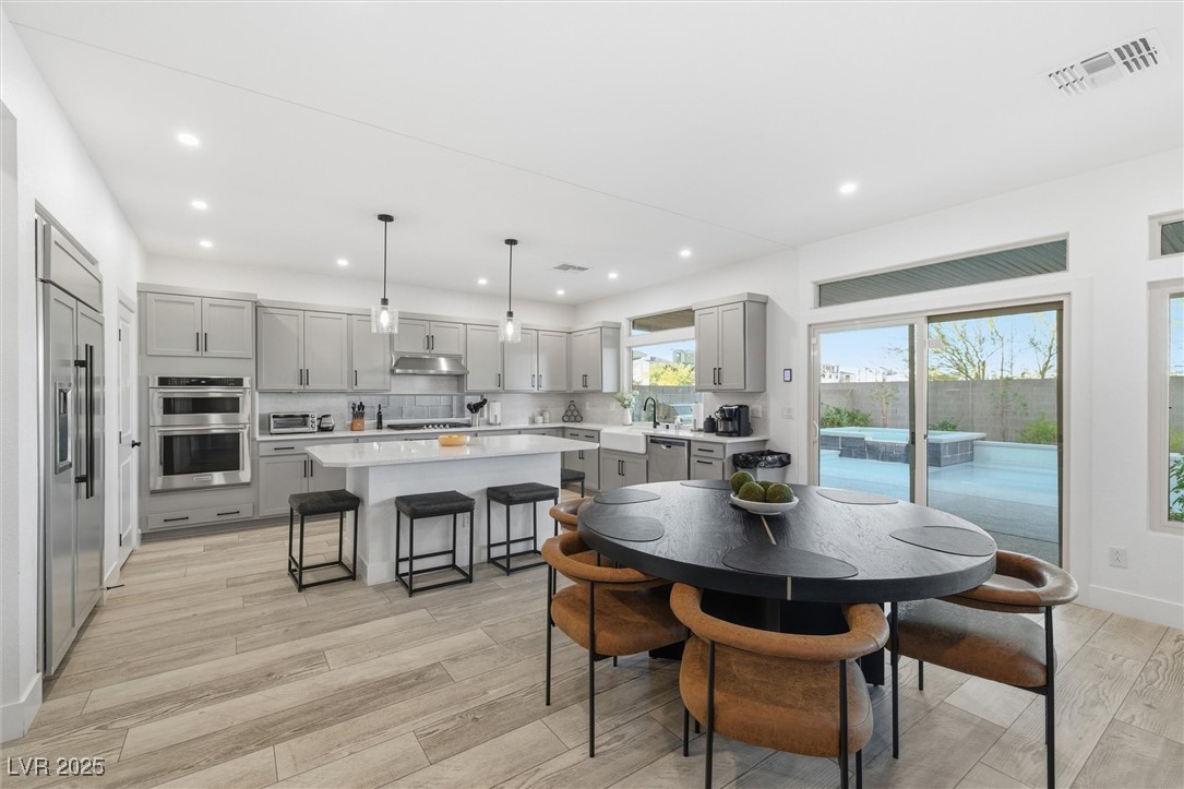 Las Vegas, Nevada 89113, United States, 5 Bedrooms Bedrooms, ,3 BathroomsBathrooms,Residential,Active,256400