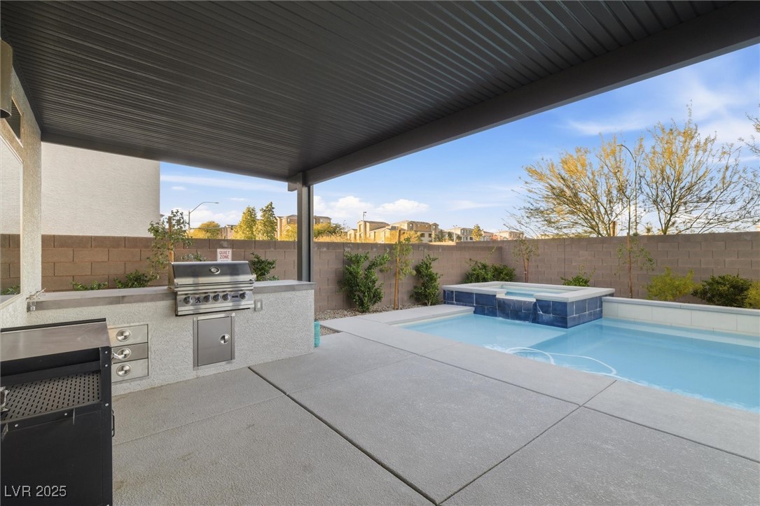 Las Vegas, Nevada 89113, United States, 5 Bedrooms Bedrooms, ,3 BathroomsBathrooms,Residential,Active,256400