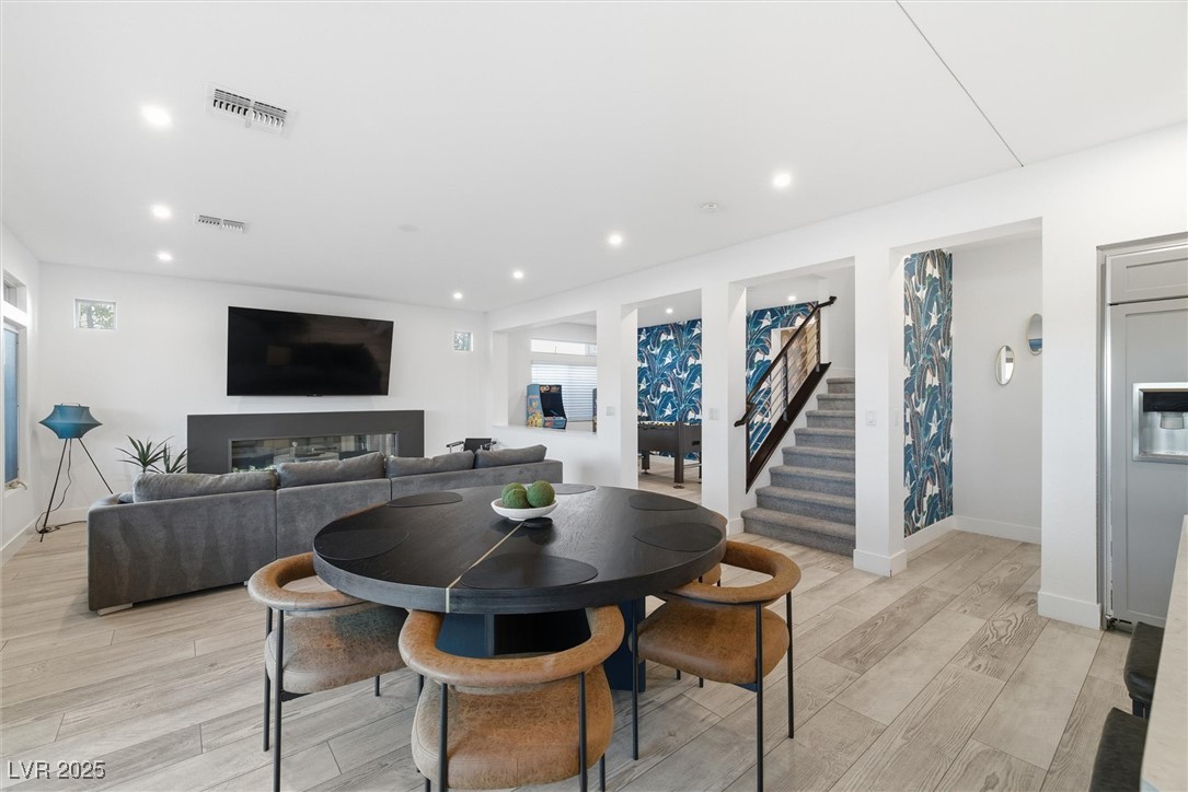 Las Vegas, Nevada 89113, United States, 5 Bedrooms Bedrooms, ,3 BathroomsBathrooms,Residential,Active,256400