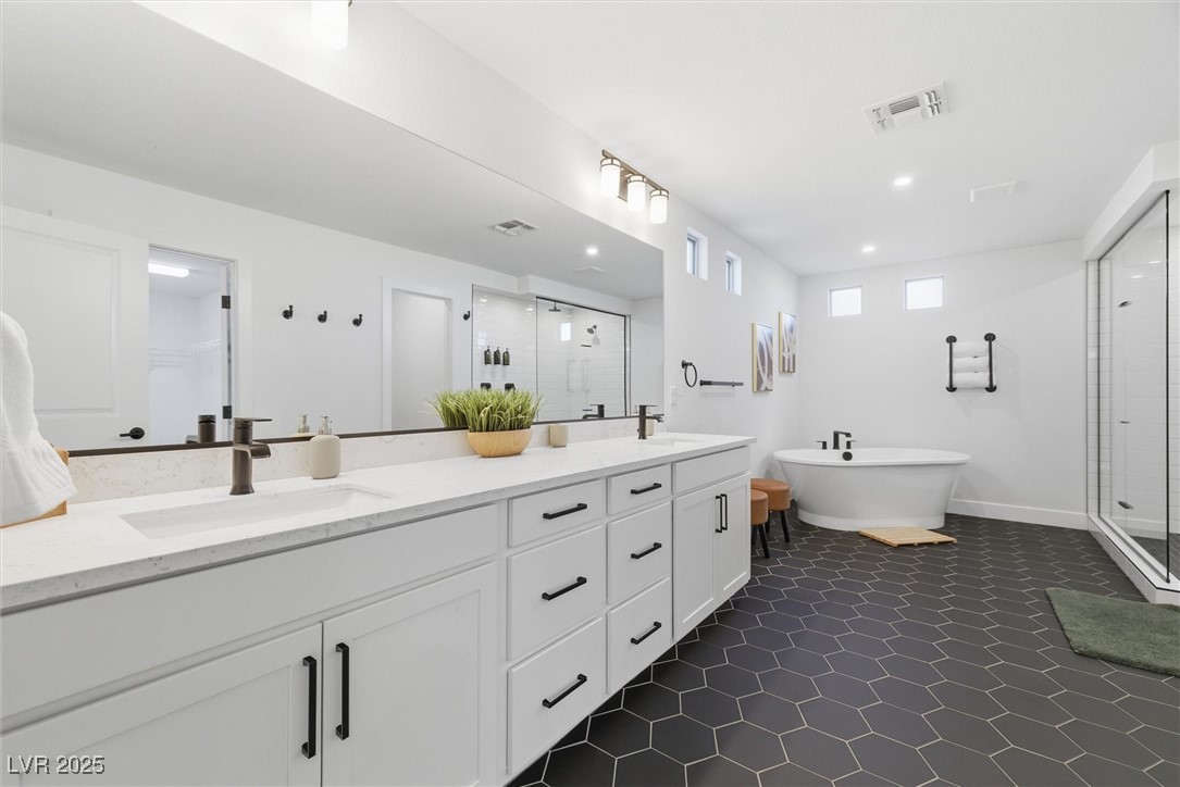 Las Vegas, Nevada 89113, United States, 5 Bedrooms Bedrooms, ,3 BathroomsBathrooms,Residential,Active,256400