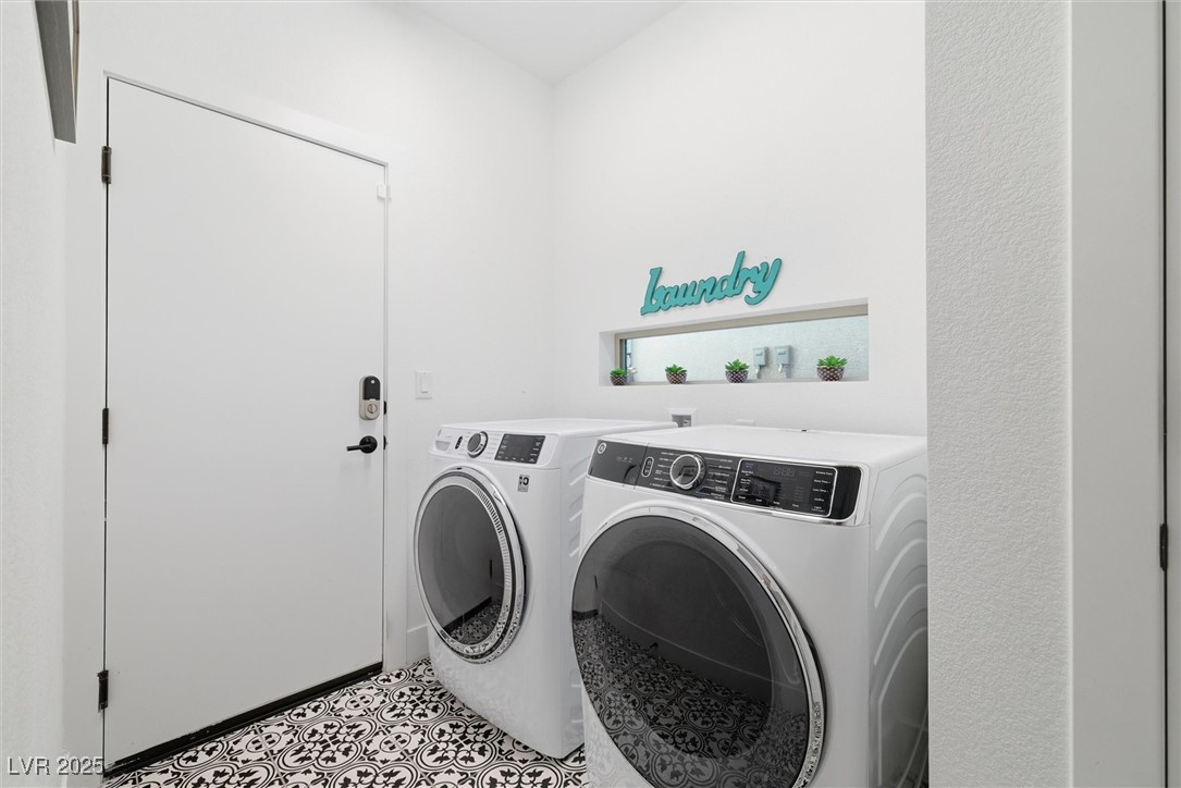 Las Vegas, Nevada 89113, United States, 5 Bedrooms Bedrooms, ,3 BathroomsBathrooms,Residential,Active,256400