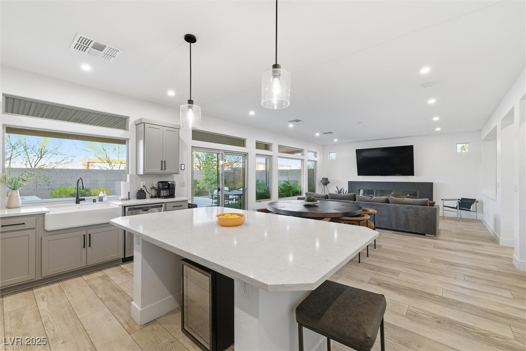 Las Vegas, Nevada 89113, United States, 5 Bedrooms Bedrooms, ,3 BathroomsBathrooms,Residential,Active,256400