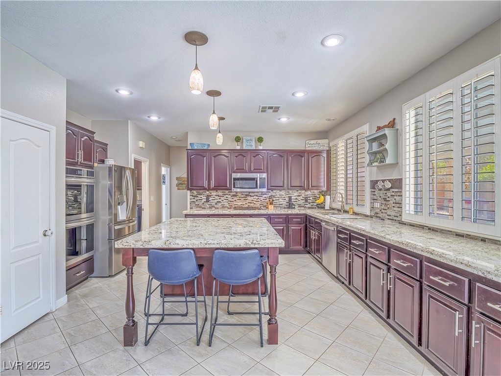 Henderson, Nevada 89052, United States, 5 Bedrooms Bedrooms, ,3 BathroomsBathrooms,Residential,Pending,112359