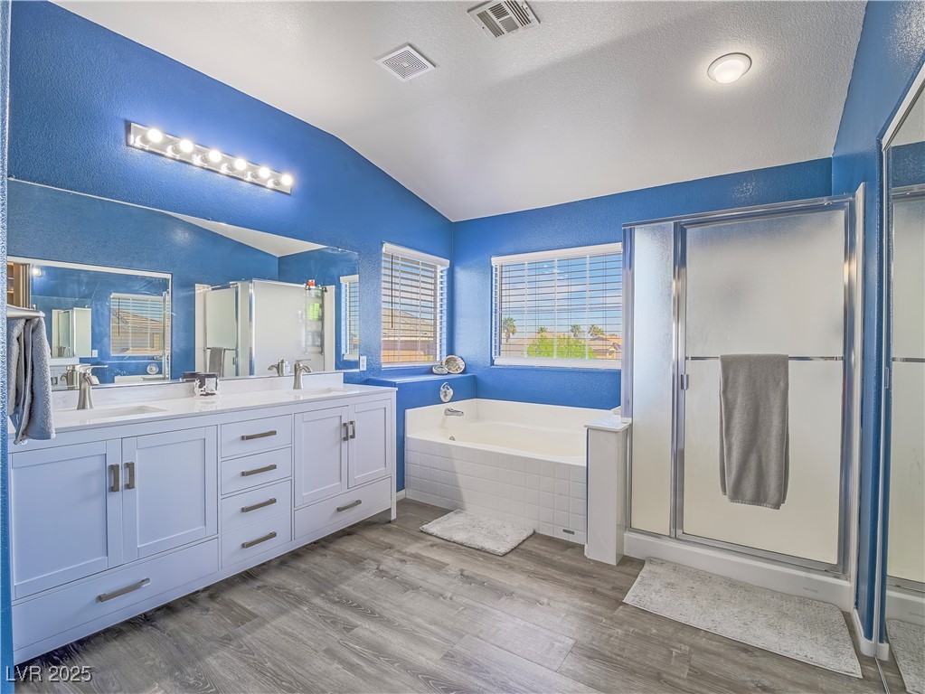 Henderson, Nevada 89052, United States, 5 Bedrooms Bedrooms, ,3 BathroomsBathrooms,Residential,Pending,112359